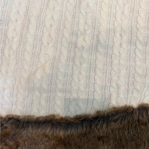 Cable Knit Christmas Tree Skirt with Faux Fur Trim